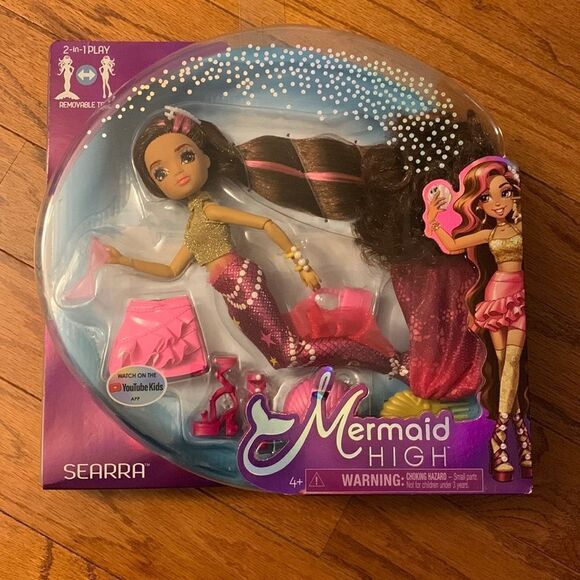 Mermaid High Sears Doll with removable tail, clothes & accessories - Picture 2 of 5